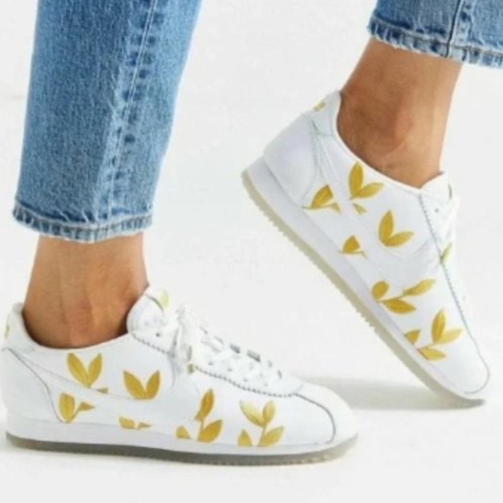 NIKE CLASSIC CORTEZ WHITE METALLIC GOLD Gym Runner Gold Leafs